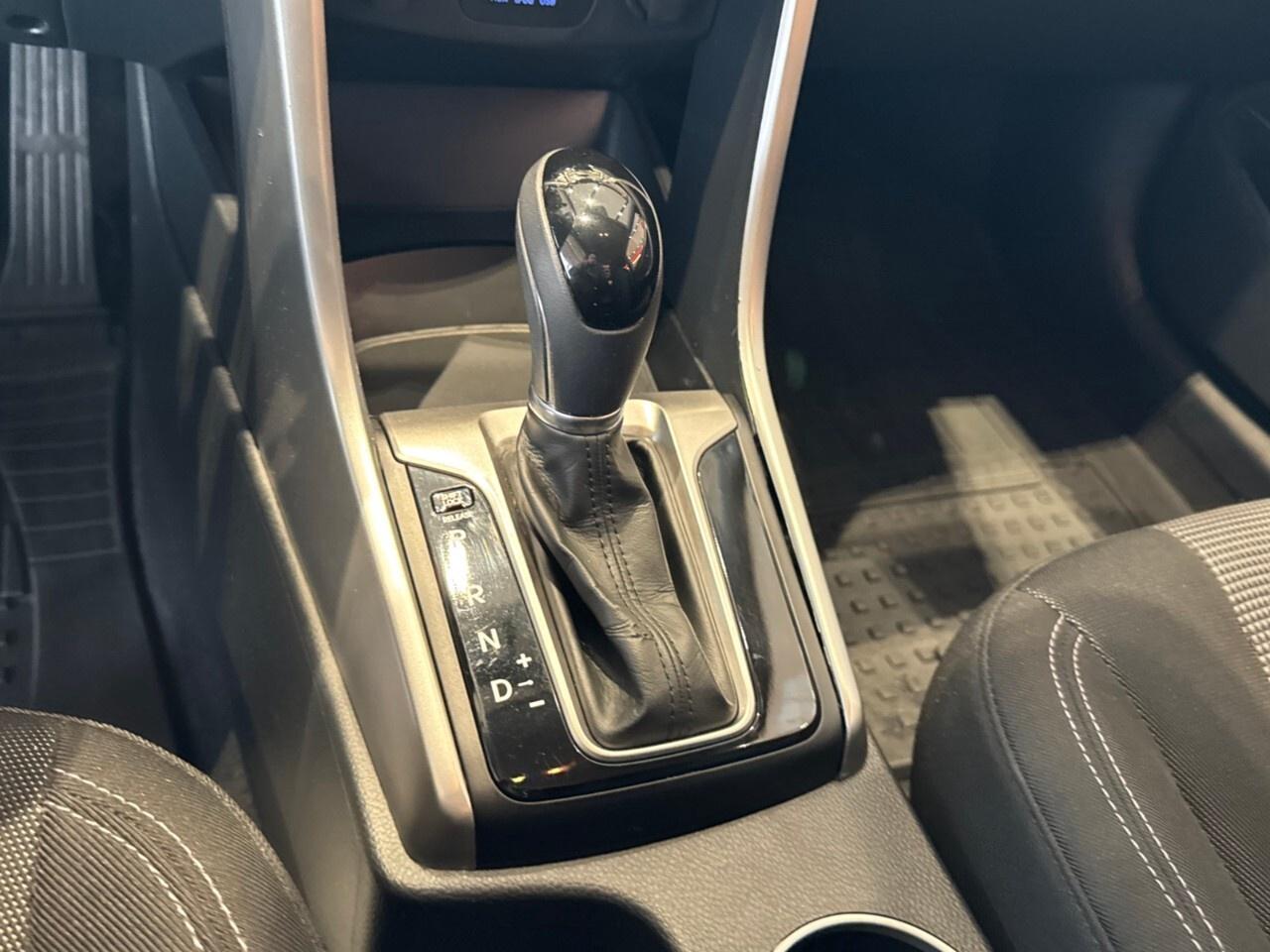 2014 Hyundai Elantra GT 5dr HB Auto GL Photo