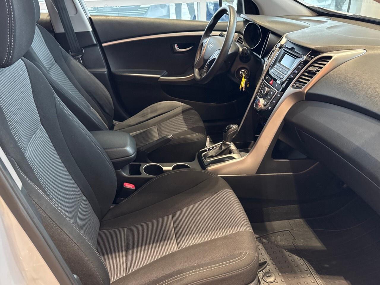 2014 Hyundai Elantra GT 5dr HB Auto GL Photo