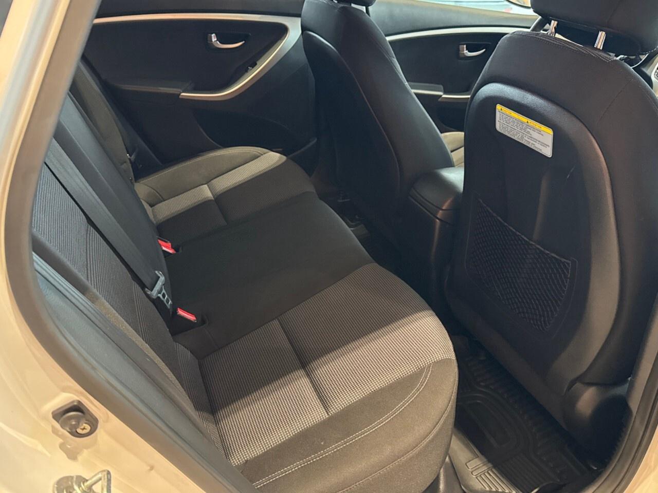 2014 Hyundai Elantra GT 5dr HB Auto GL Photo