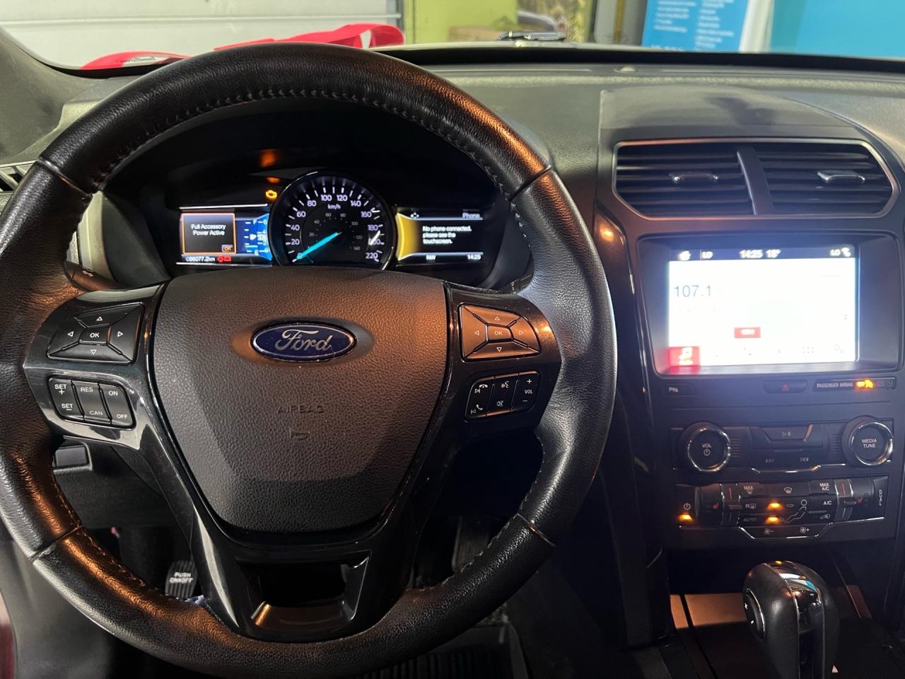 2019 Ford Explorer XLT 4WD   LEATHER   CAMERA Photo
