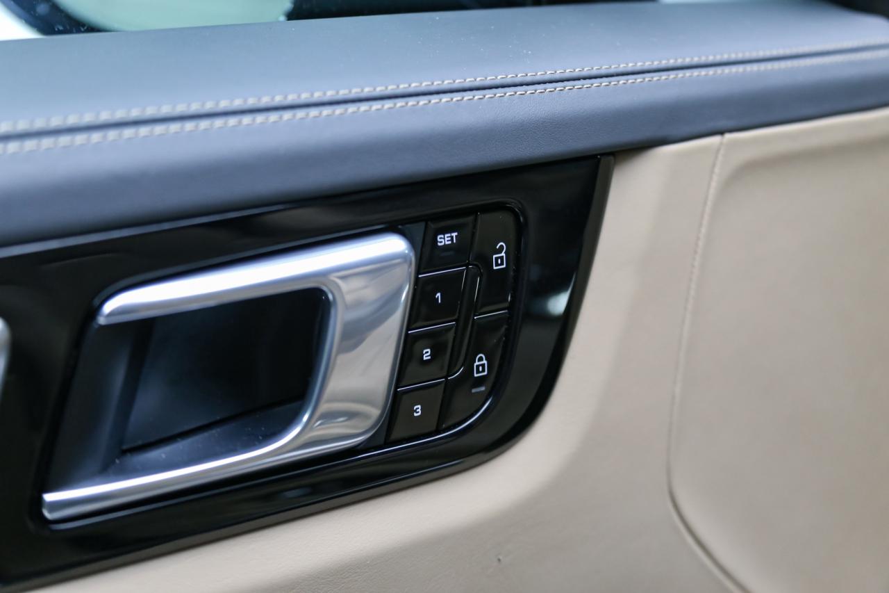 2019 Porsche Cayenne TURBO  HIGHLYOPTIONED NOACCIDENTS SERVICERECORDS Photo