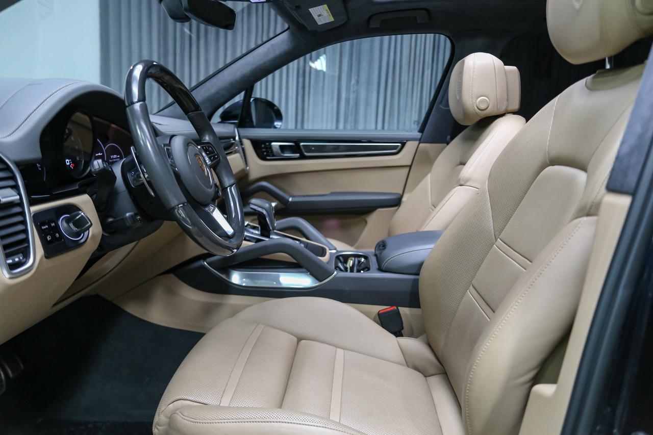 2019 Porsche Cayenne TURBO  HIGHLYOPTIONED NOACCIDENTS SERVICERECORDS Photo