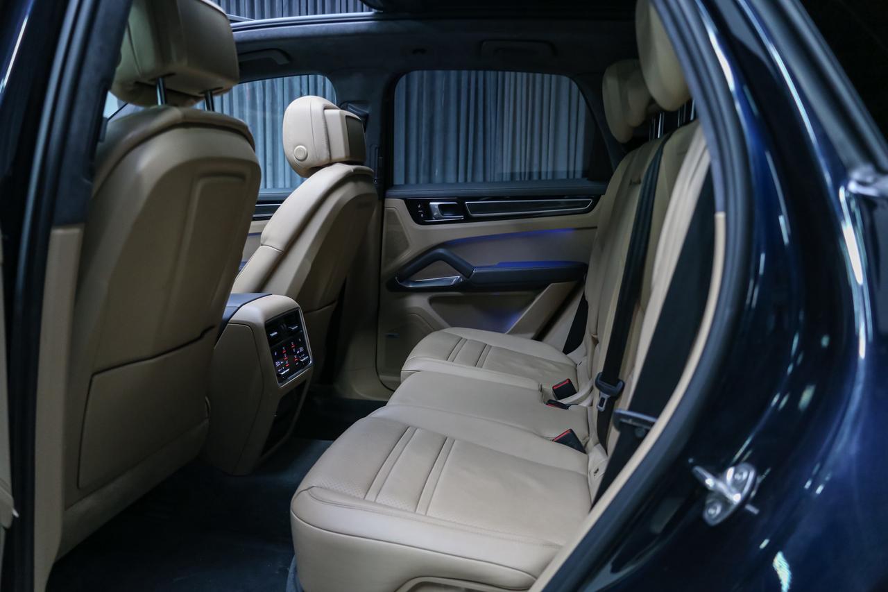 2019 Porsche Cayenne TURBO  HIGHLYOPTIONED NOACCIDENTS SERVICERECORDS Photo