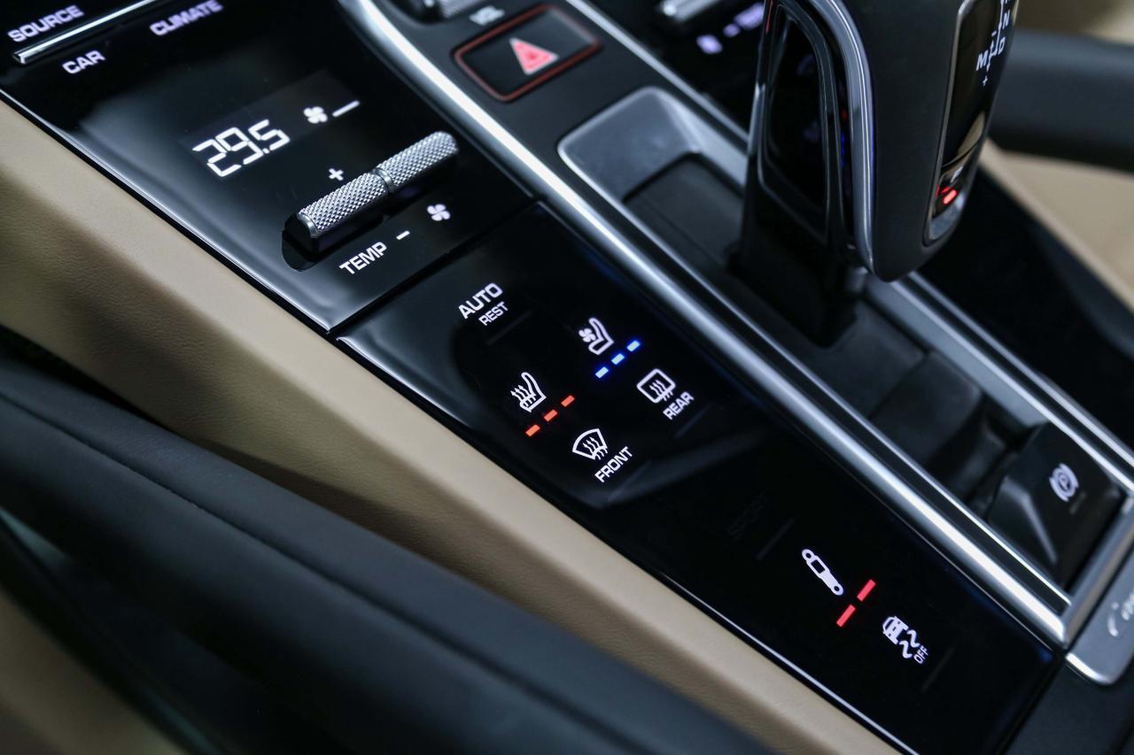 2019 Porsche Cayenne TURBO  HIGHLYOPTIONED NOACCIDENTS SERVICERECORDS Photo