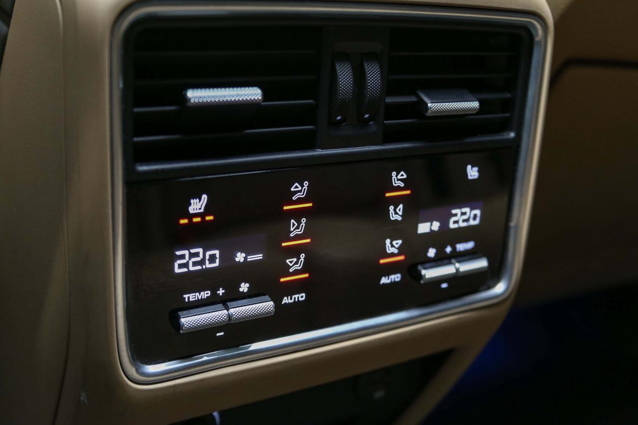 2019 Porsche Cayenne TURBO  HIGHLYOPTIONED NOACCIDENTS SERVICERECORDS Photo