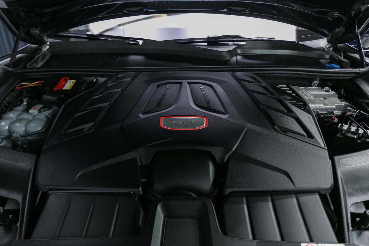 2019 Porsche Cayenne TURBO  HIGHLYOPTIONED NOACCIDENTS SERVICERECORDS Photo