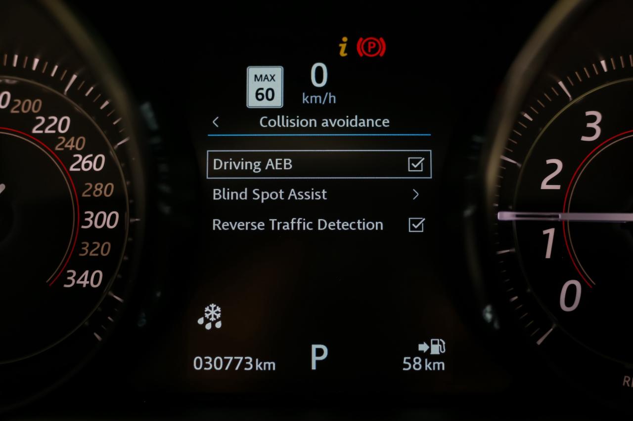 2019 Jaguar F-Type R AWD 550HP  NAV PANO BLINDSPT MERIDIAN SELFPARK Photo