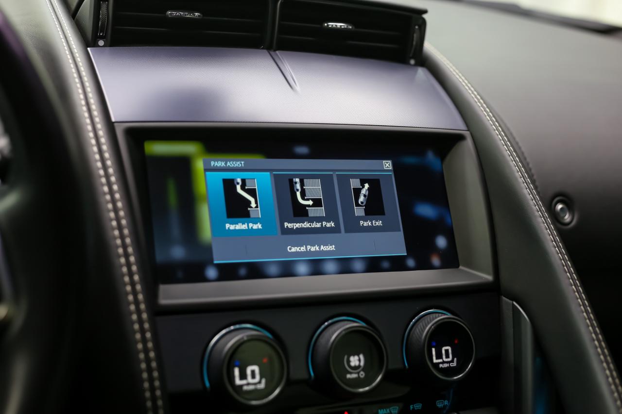 2019 Jaguar F-Type R AWD 550HP  NAV PANO BLINDSPT MERIDIAN SELFPARK Photo