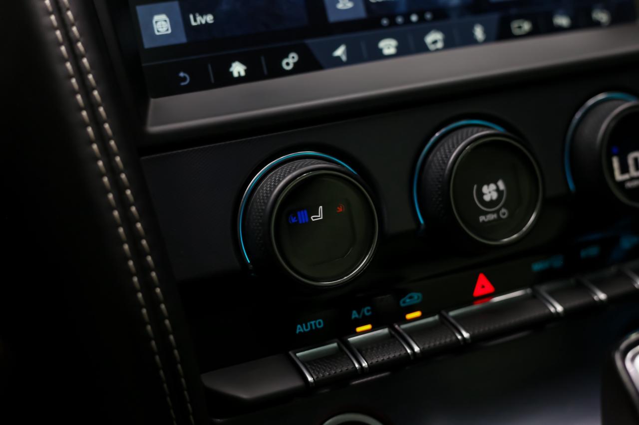 2019 Jaguar F-Type R AWD 550HP  NAV PANO BLINDSPT MERIDIAN SELFPARK Photo