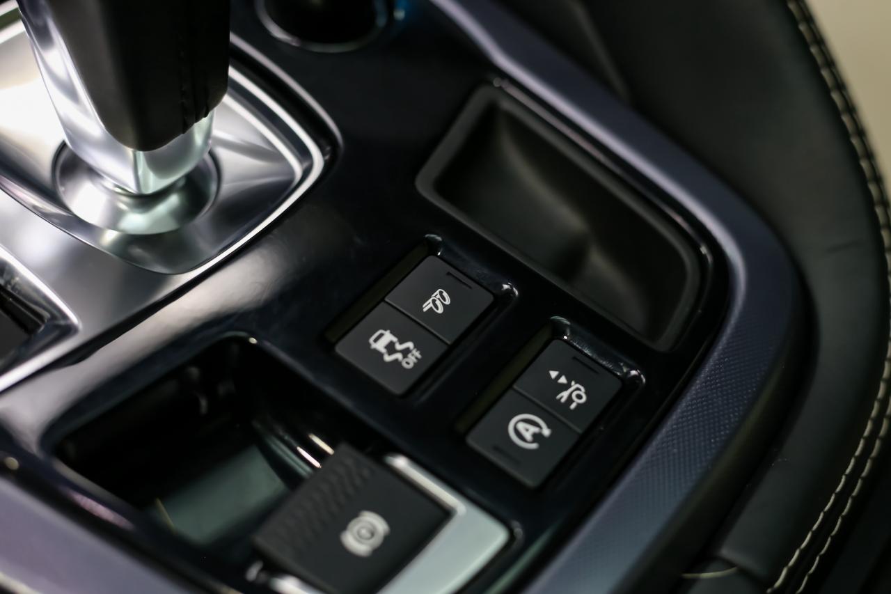 2019 Jaguar F-Type R AWD 550HP  NAV PANO BLINDSPT MERIDIAN SELFPARK Photo