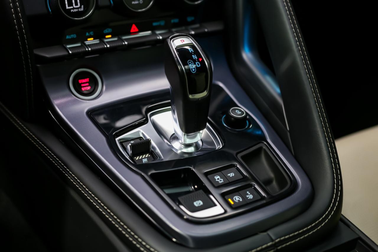 2019 Jaguar F-Type R AWD 550HP  NAV PANO BLINDSPT MERIDIAN SELFPARK Photo