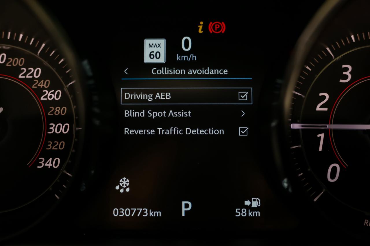 2019 Jaguar F-Type R AWD 550HP  NAV PANO BLINDSPT MERIDIAN SELFPARK Photo