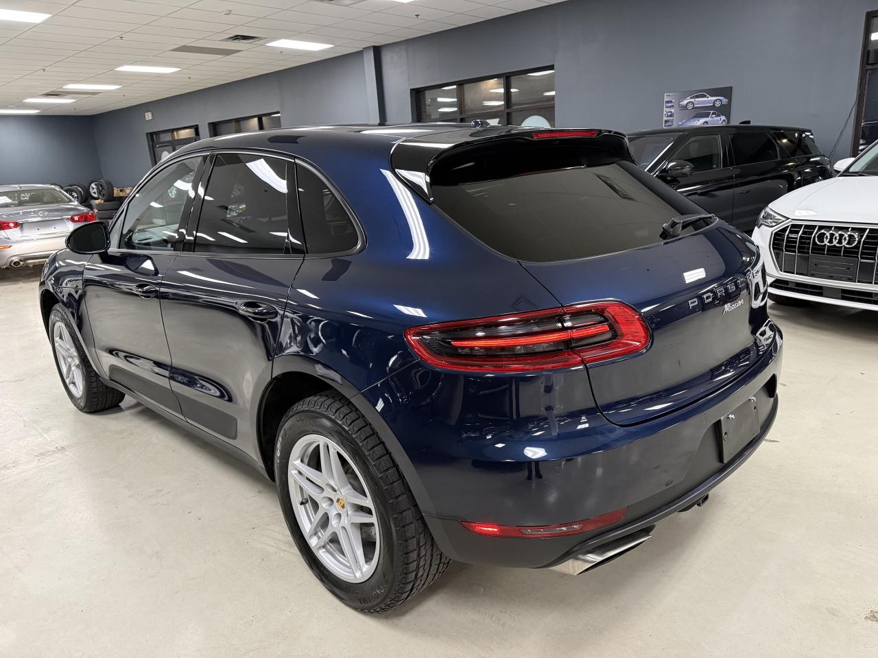 2017 Porsche Macan AWD 4dr**MINT CONDITION**NO ACCIDENTS** Photo