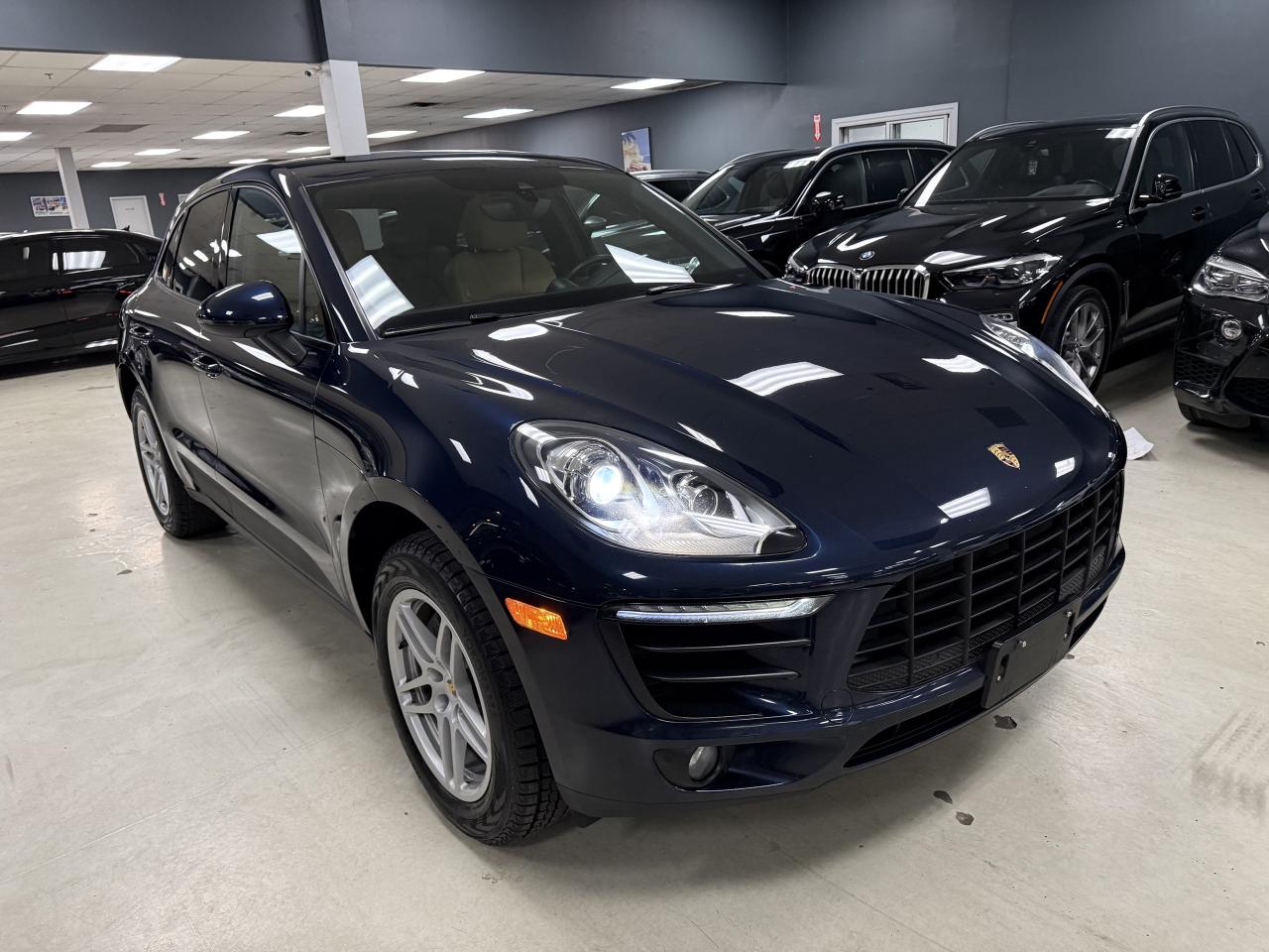 2017 Porsche Macan AWD 4dr**MINT CONDITION**NO ACCIDENTS** Photo