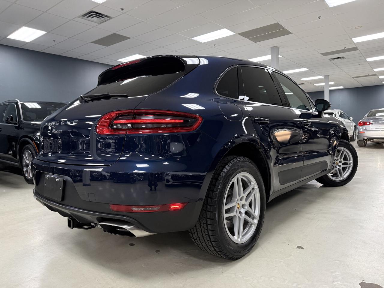 2017 Porsche Macan AWD 4dr**MINT CONDITION**NO ACCIDENTS** Photo
