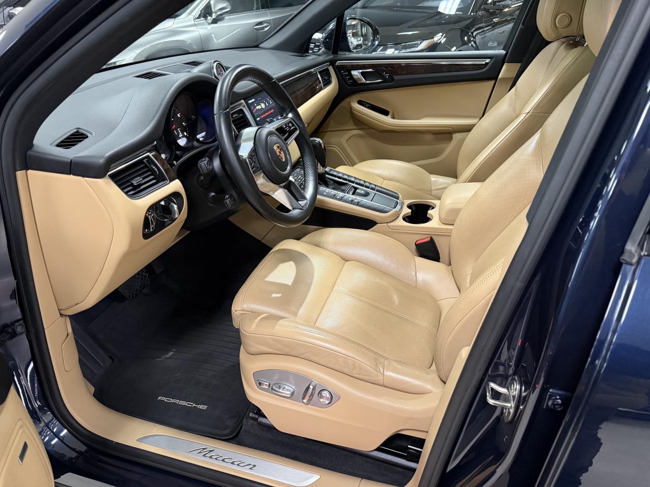 2017 Porsche Macan AWD 4dr**MINT CONDITION**NO ACCIDENTS** Photo