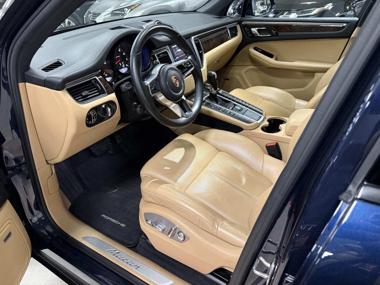 2017 Porsche Macan AWD 4dr**MINT CONDITION**NO ACCIDENTS** Photo