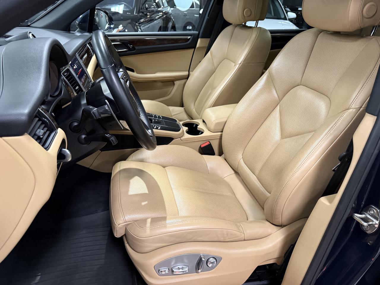 2017 Porsche Macan AWD 4dr**MINT CONDITION**NO ACCIDENTS** Photo