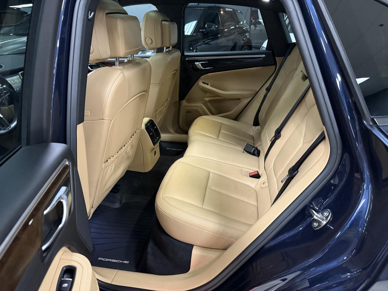 2017 Porsche Macan AWD 4dr**MINT CONDITION**NO ACCIDENTS** Photo