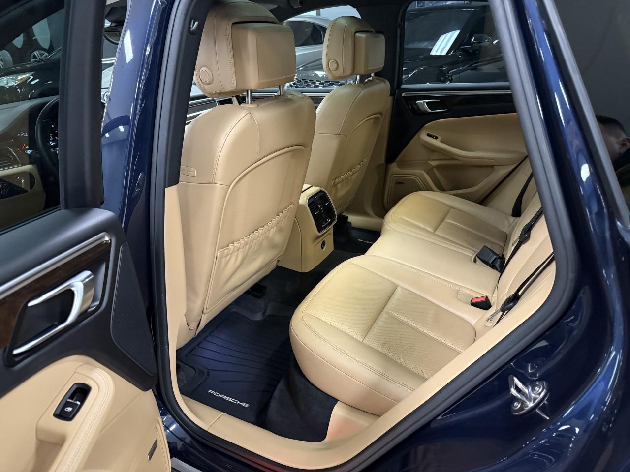 2017 Porsche Macan AWD 4dr**MINT CONDITION**NO ACCIDENTS** Photo