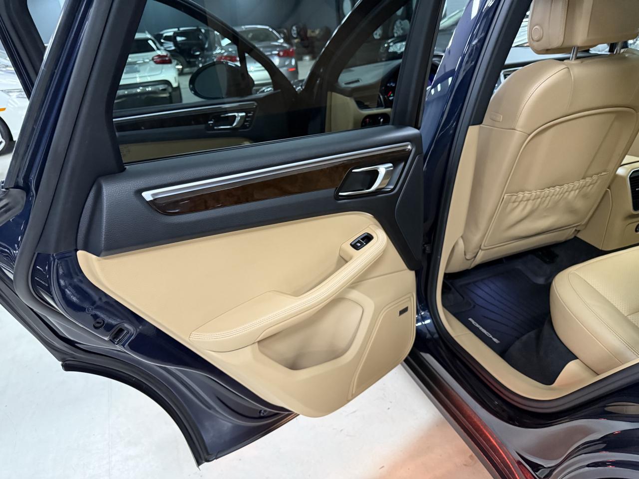 2017 Porsche Macan AWD 4dr**MINT CONDITION**NO ACCIDENTS** Photo