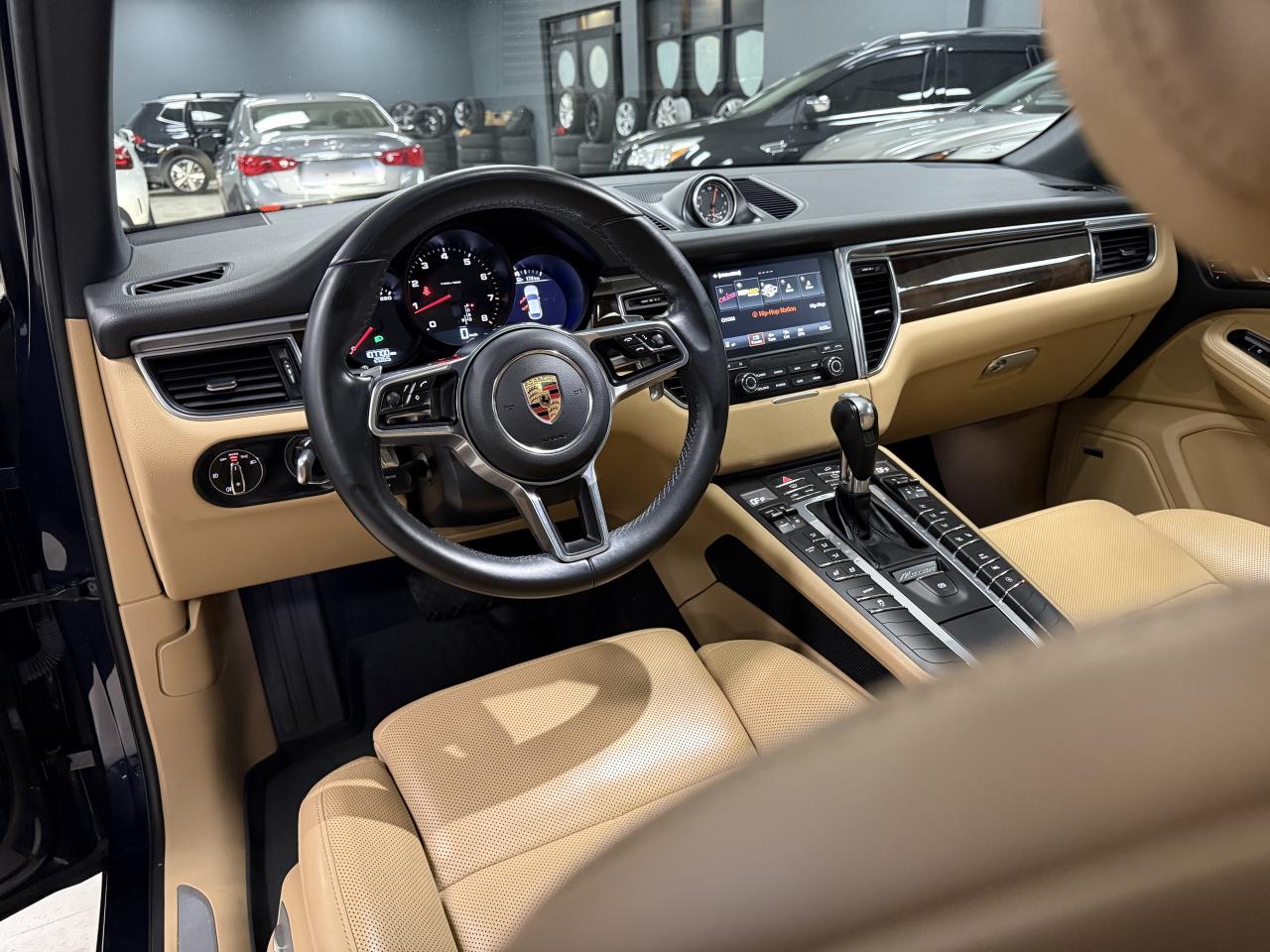 2017 Porsche Macan AWD 4dr**MINT CONDITION**NO ACCIDENTS** Photo