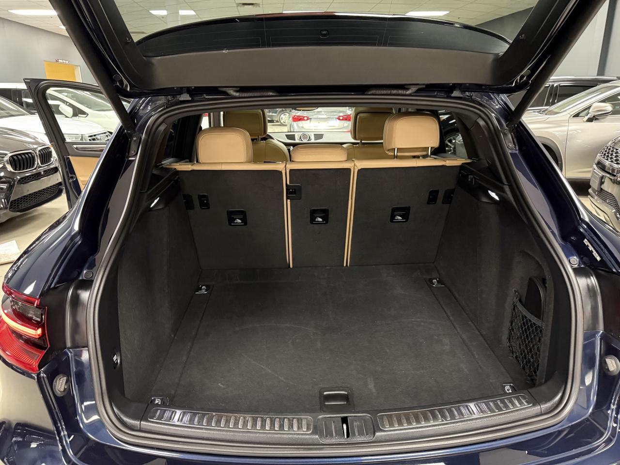 2017 Porsche Macan AWD 4dr**MINT CONDITION**NO ACCIDENTS** Photo