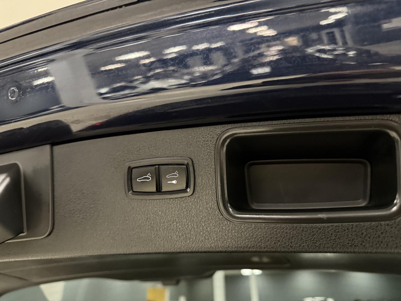 2017 Porsche Macan AWD 4dr**MINT CONDITION**NO ACCIDENTS** Photo