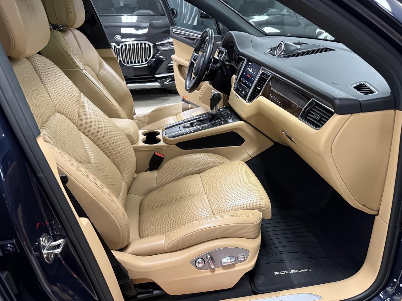 2017 Porsche Macan AWD 4dr**MINT CONDITION**NO ACCIDENTS** Photo