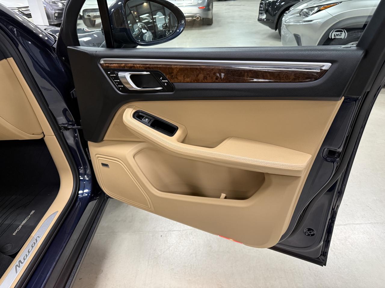 2017 Porsche Macan AWD 4dr**MINT CONDITION**NO ACCIDENTS** Photo