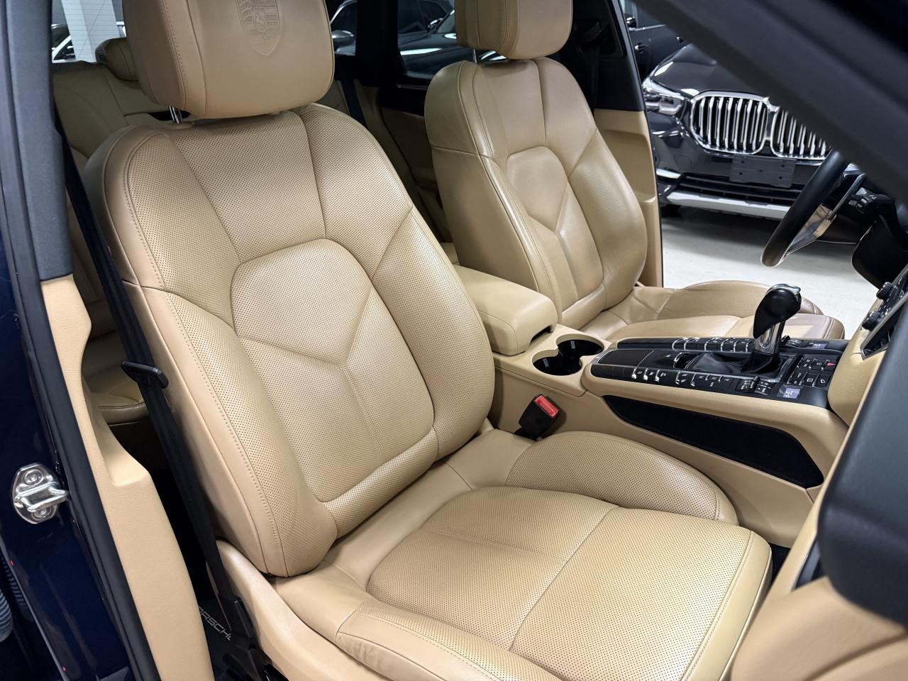 2017 Porsche Macan AWD 4dr**MINT CONDITION**NO ACCIDENTS** Photo