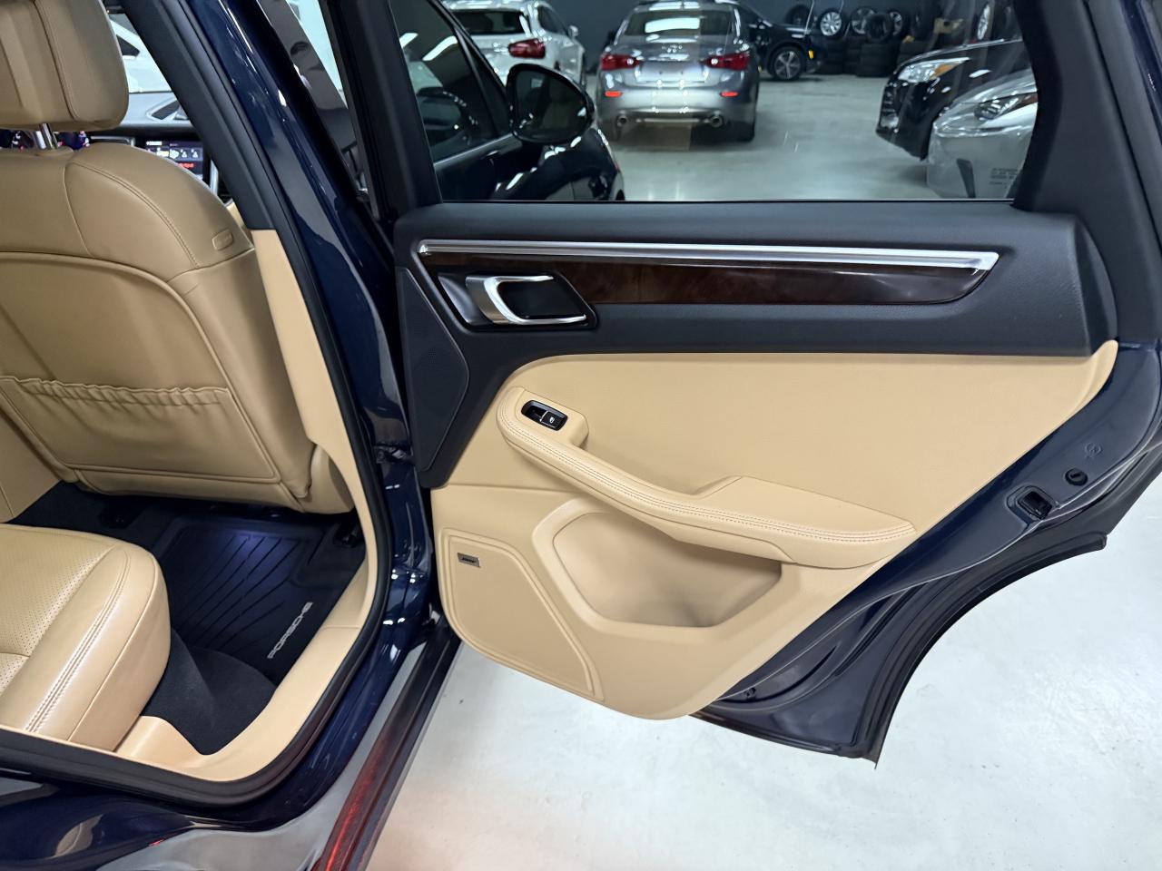 2017 Porsche Macan AWD 4dr**MINT CONDITION**NO ACCIDENTS** Photo