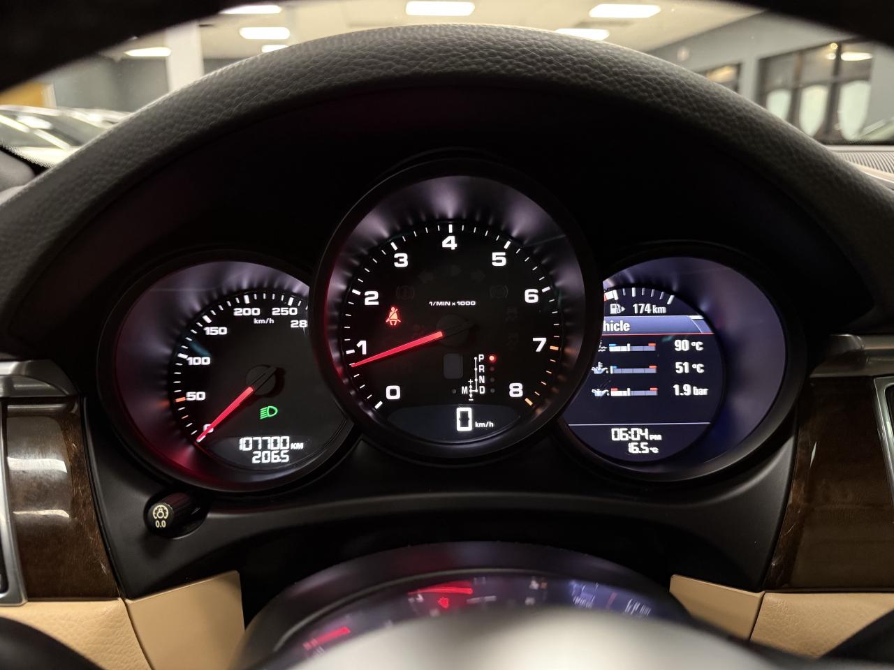 2017 Porsche Macan AWD 4dr**MINT CONDITION**NO ACCIDENTS** Photo