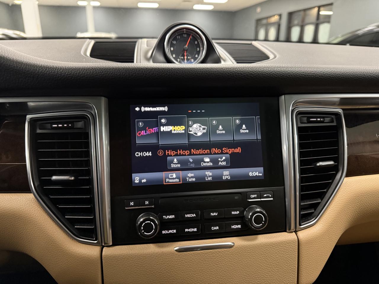 2017 Porsche Macan AWD 4dr**MINT CONDITION**NO ACCIDENTS** Photo