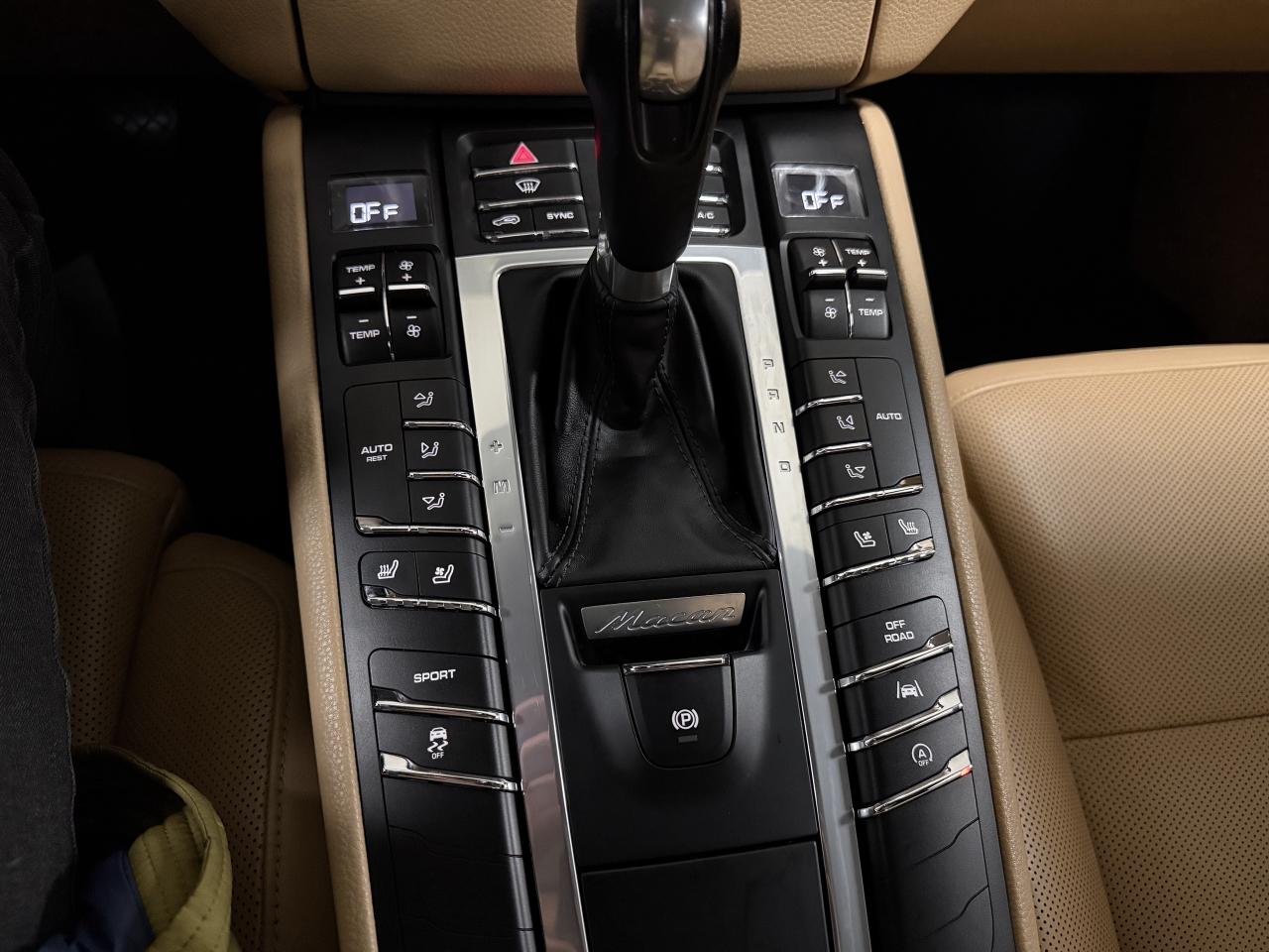 2017 Porsche Macan AWD 4dr**MINT CONDITION**NO ACCIDENTS** Photo