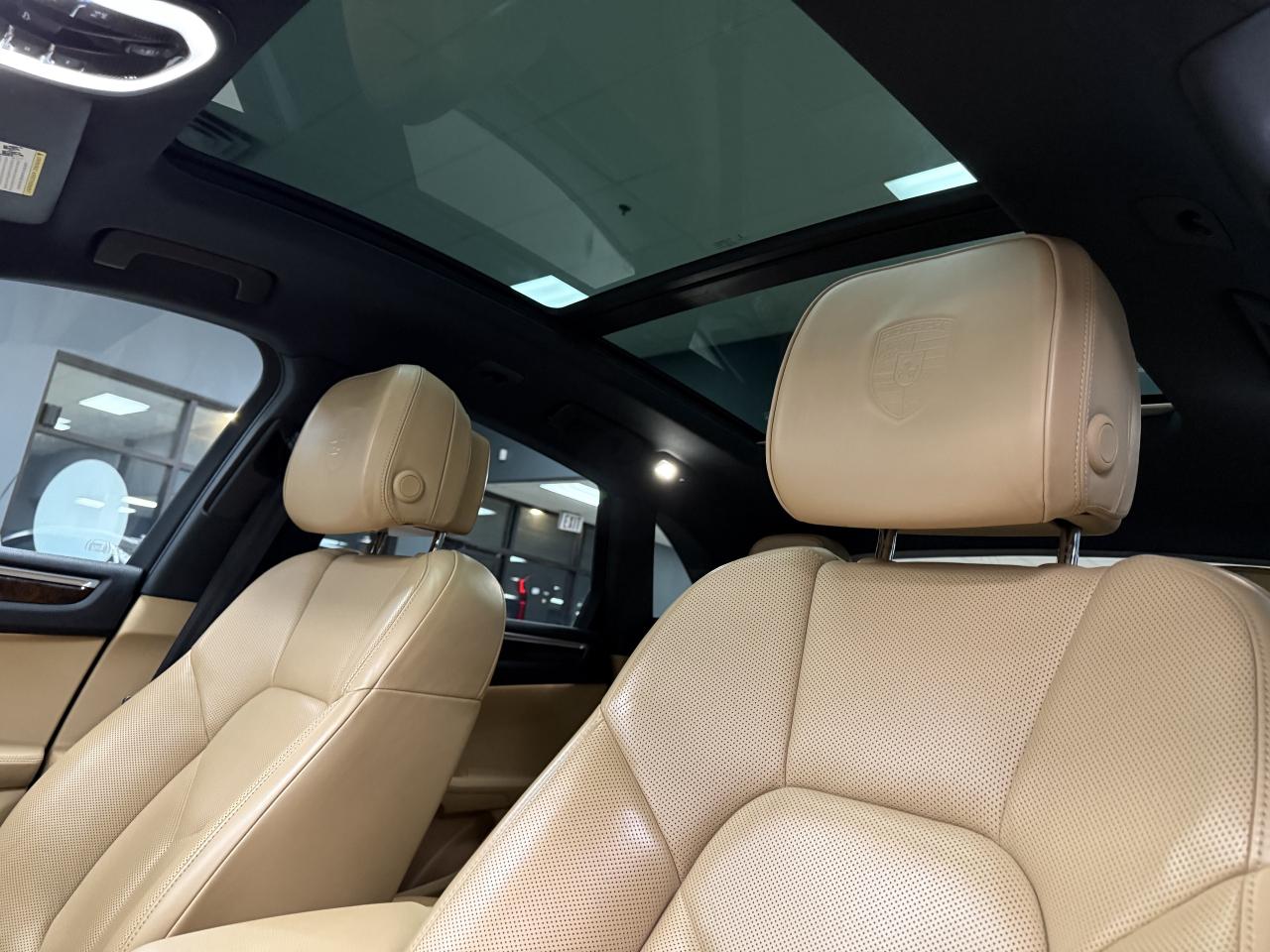 2017 Porsche Macan AWD 4dr**MINT CONDITION**NO ACCIDENTS** Photo