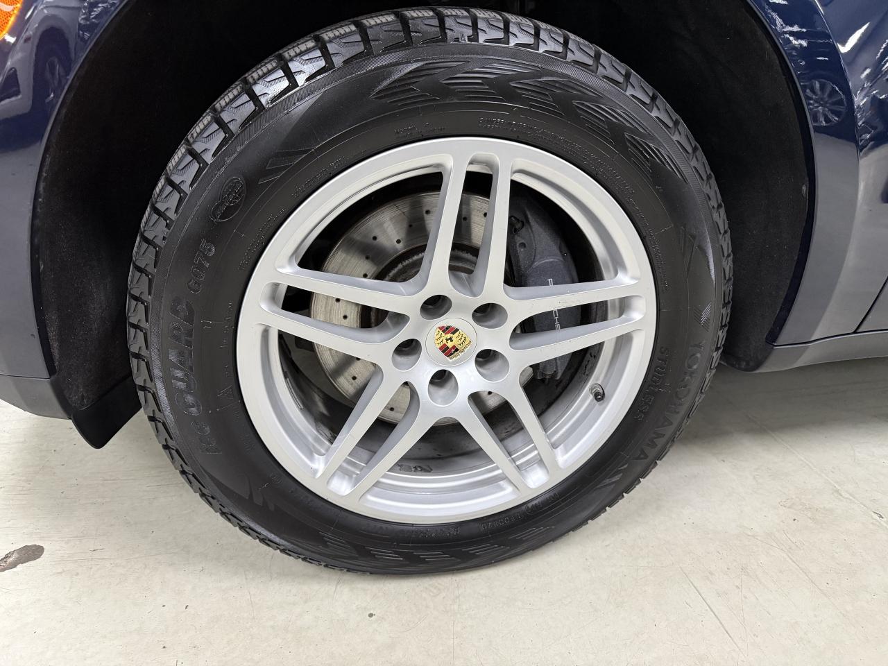 2017 Porsche Macan AWD 4dr**MINT CONDITION**NO ACCIDENTS** Photo