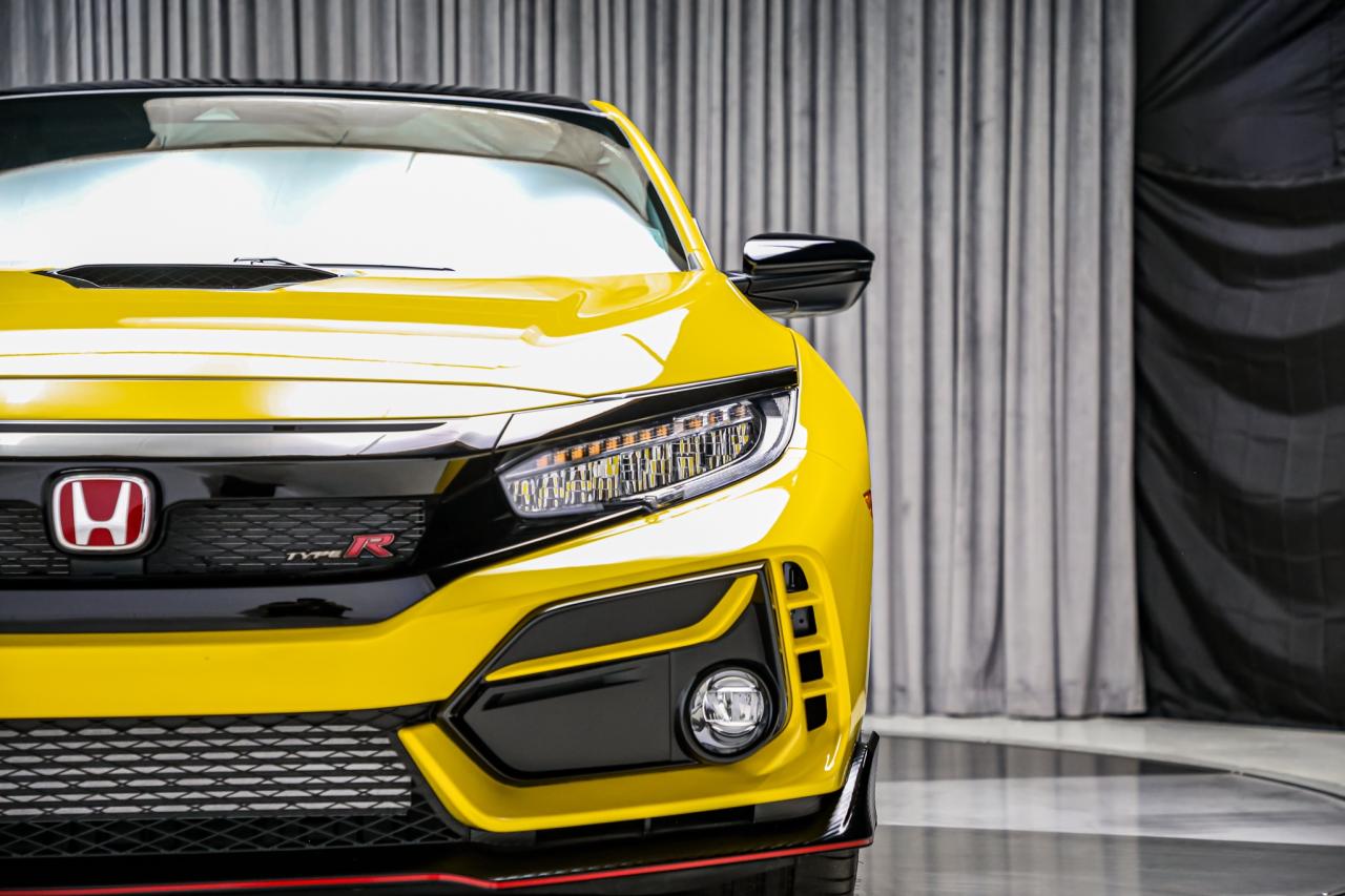 2021 Honda Civic Type R LIMITED EDITION 1 OF 1020 306HP MANUAL LOADED NEW Photo