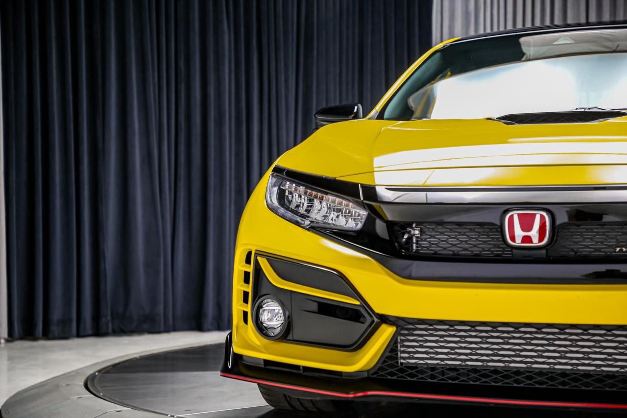 2021 Honda Civic Type R LIMITED EDITION 1 OF 1020 306HP MANUAL LOADED NEW Photo