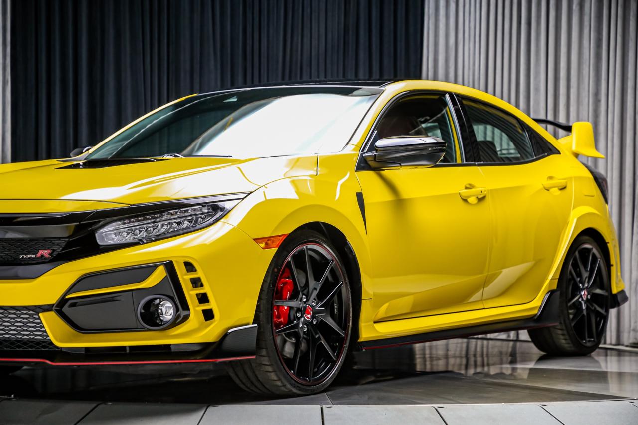 2021 Honda Civic Type R LIMITED EDITION 1 OF 1020 306HP MANUAL LOADED NEW Photo