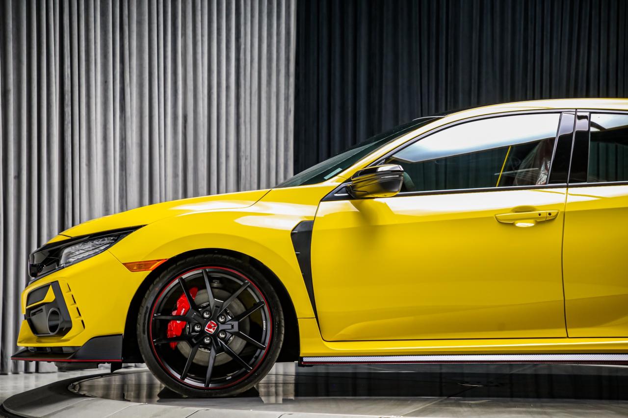2021 Honda Civic Type R LIMITED EDITION 1 OF 1020 306HP MANUAL LOADED NEW Photo