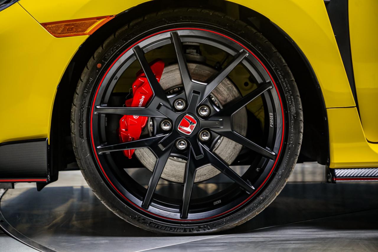 2021 Honda Civic Type R LIMITED EDITION 1 OF 1020 306HP MANUAL LOADED NEW Photo