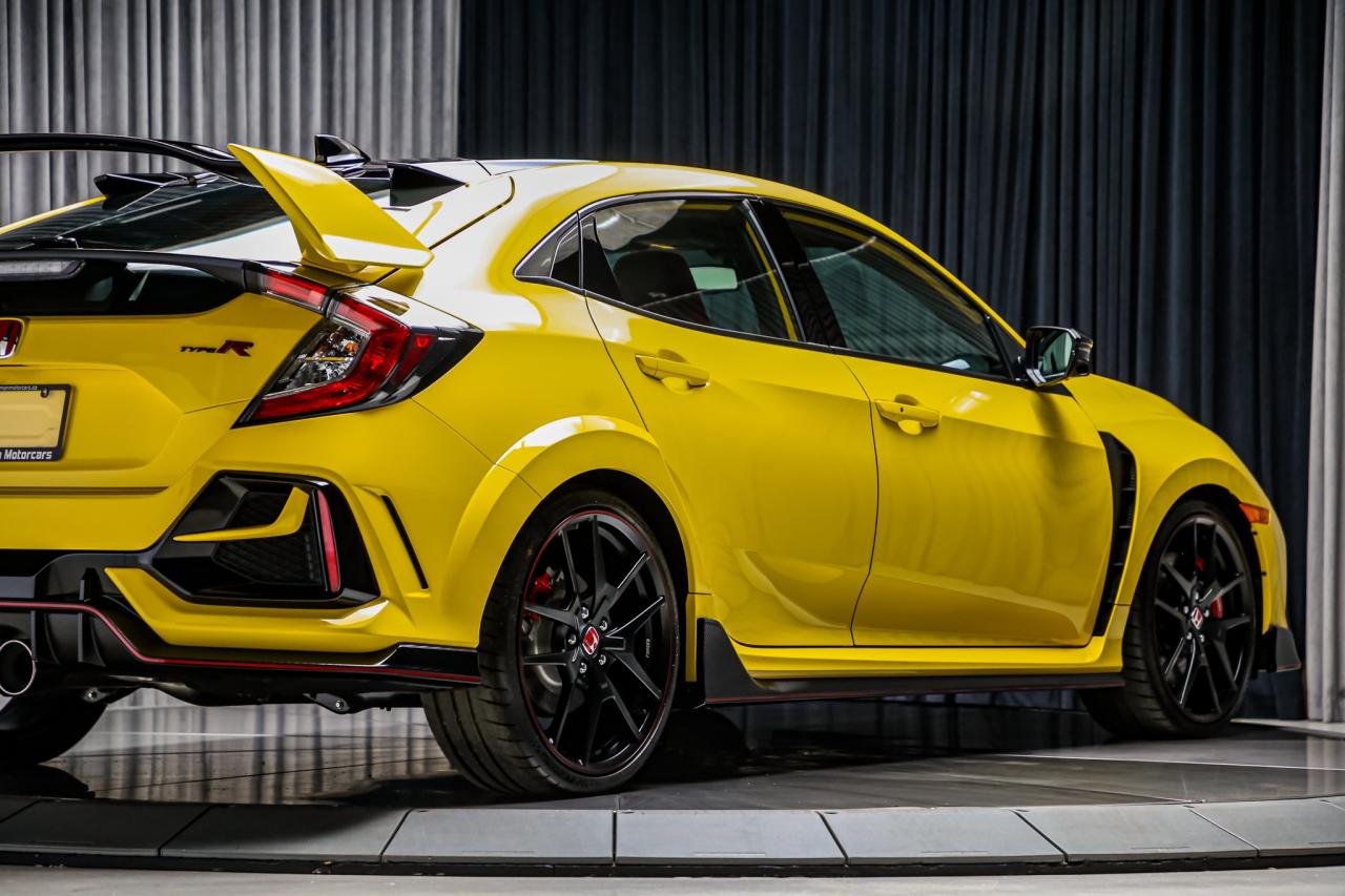 2021 Honda Civic Type R LIMITED EDITION 1 OF 1020 306HP MANUAL LOADED NEW Photo