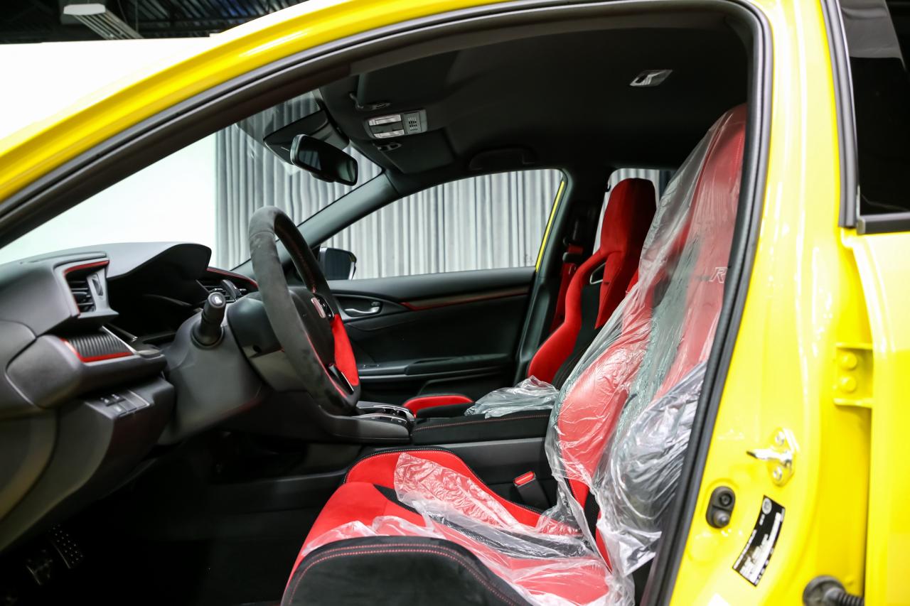 2021 Honda Civic Type R LIMITED EDITION 1 OF 1020 306HP MANUAL LOADED NEW Photo