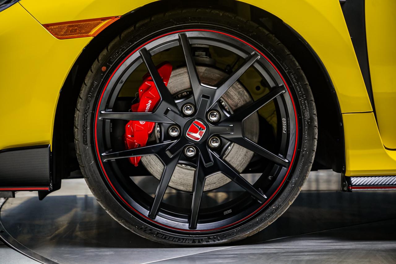 2021 Honda Civic Type R LIMITED EDITION 1 OF 1020 306HP MANUAL LOADED NEW Photo