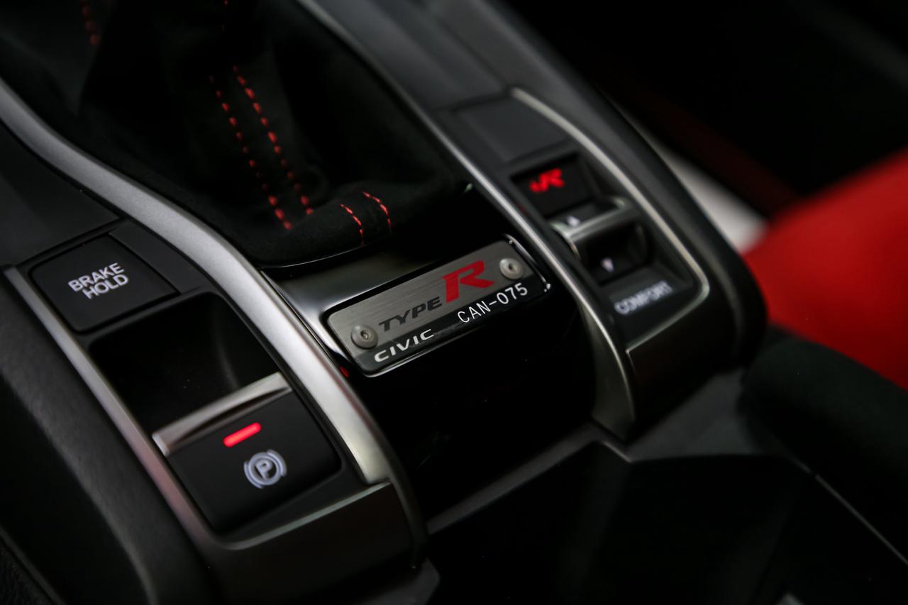 2021 Honda Civic Type R LIMITED EDITION 1 OF 1020 306HP MANUAL LOADED NEW Photo