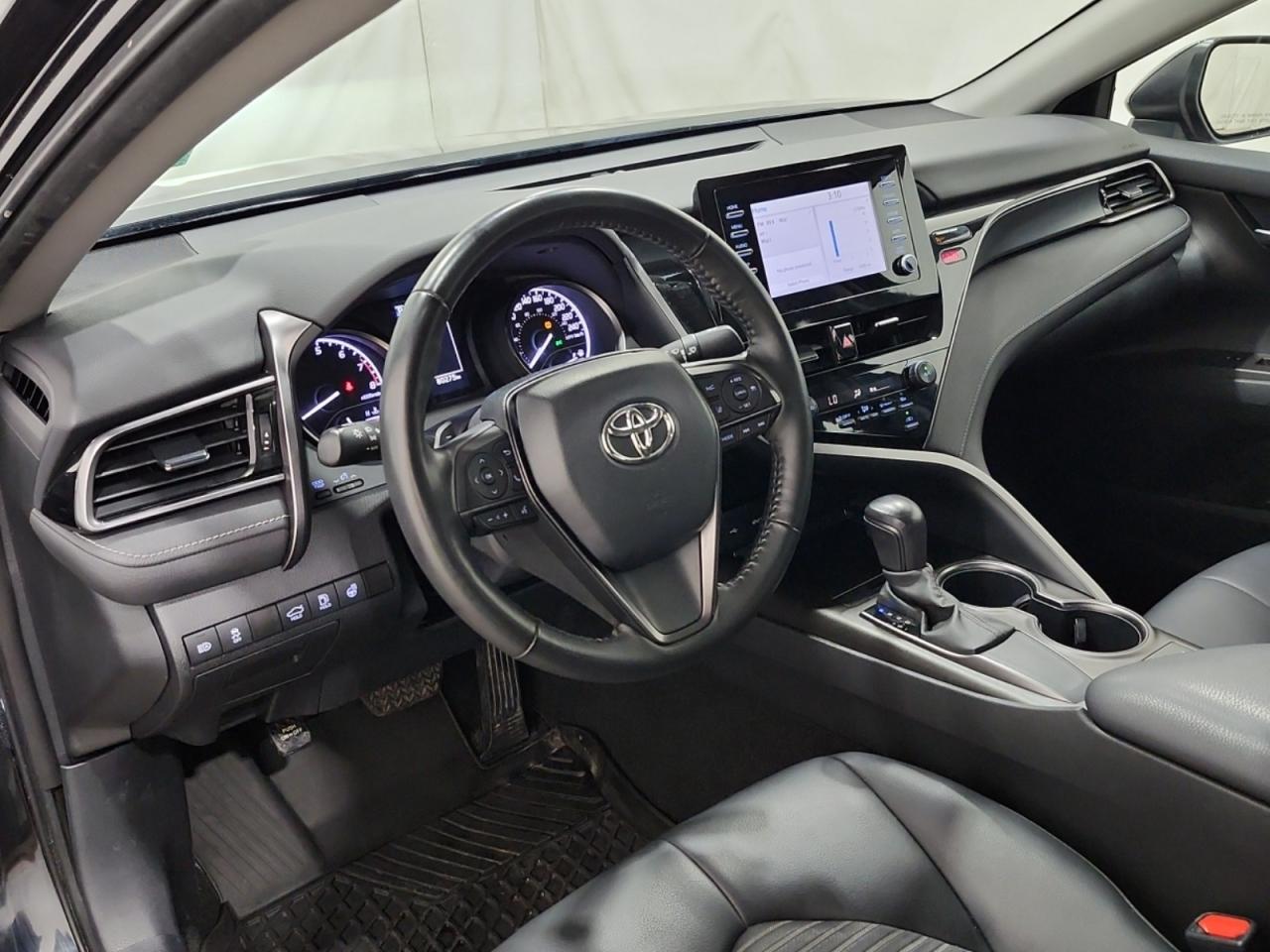 2023 Toyota Camry One Owner l SE l Toyota Warranty l FWD l 2.5 l Photo