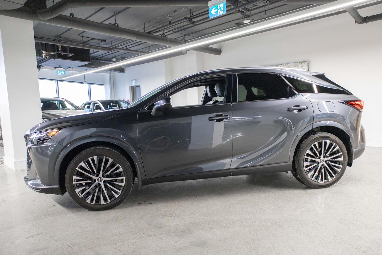 2024 Lexus RX 350h Luxury Pkg Fuel Sipper Welcome Trades Photo2