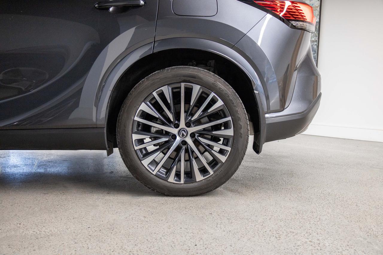 2024 Lexus RX 350h Luxury Pkg Fuel Sipper Welcome Trades Photo