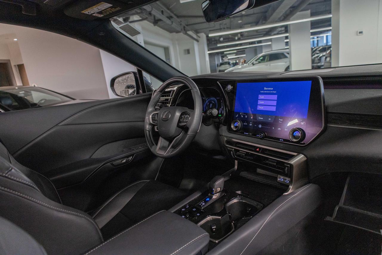 2024 Lexus RX 350h Luxury Pkg Fuel Sipper Welcome Trades Photo